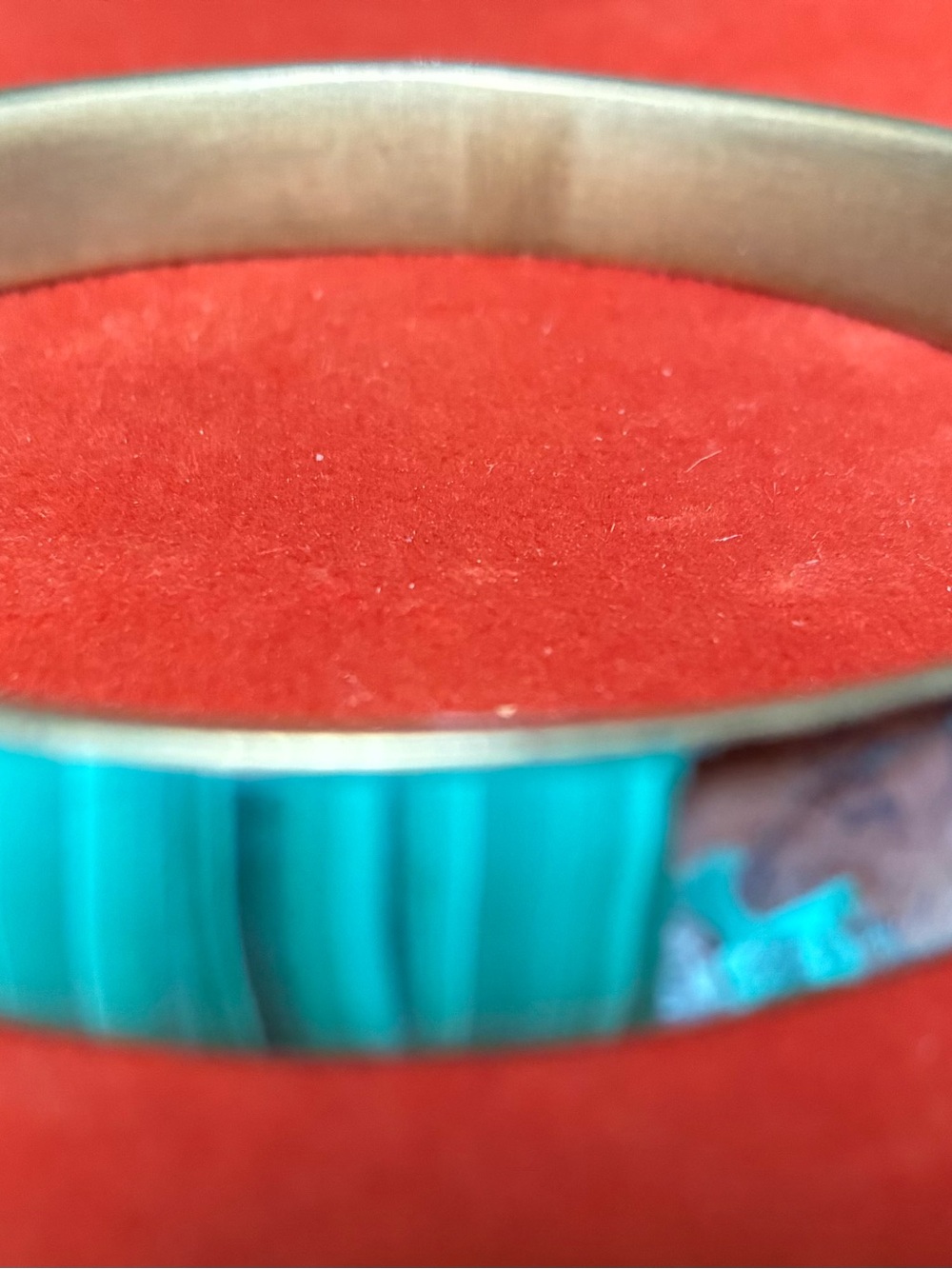 Four Malachite and brass bangles - Picture 7 of 7